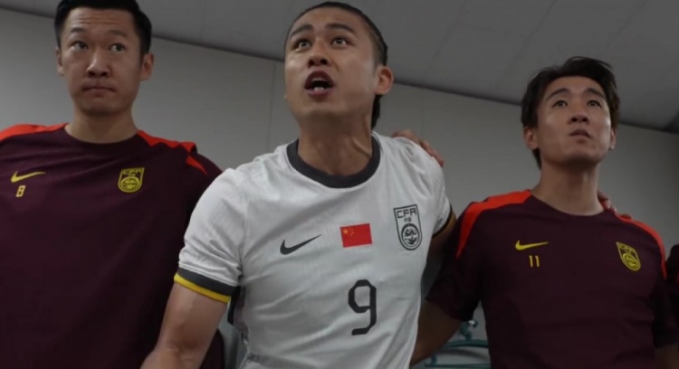 张玉宁更衣室喊话：上场了就去为身边每个队友负责，大胆展示自己